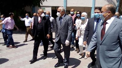 بالصور.. محافظ الجيزة يتفقد لجان الثانوية العامة