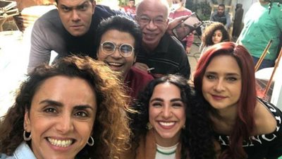 علا رشدي لفريق عمل بـ ١٠٠: ”العملية الجاية أمتي”