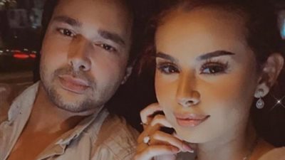 محمود المهدي يغازل زوجته منة عرفة بكلمات رومانسية: فخور بزوجتى