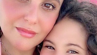 دانا حمدان تنشر صورة بصحبة ابنة شقيقتها وتعلق: الحب كله