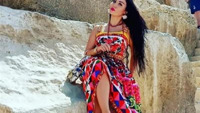 من أمام الأهرامات.. صافيناز تثير الجدل بفستان جريء في جلسة تصوير جديدة (صور)