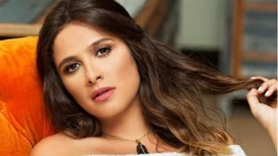 بعد ياسمين عبد العزيز.. مطربة شهيرة تتعرض لخطأ طبى