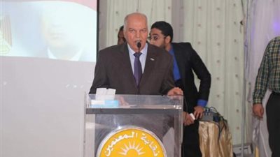 بالصور.. أتوبيسات”المعلمين” تصل بالملاحظين والمراقبين الي لجان الثانوية العامة