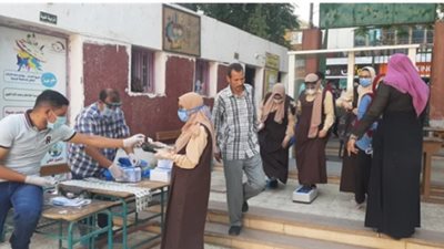 بالكمامة والكحول.. طلاب الثانوية العامة يتوافدون على لجان الامتحانات