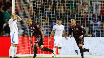 المكسيك تهزم السلفادور وتحتل صدارة مجموعتها في كأس الكونكاكاف الذهبية