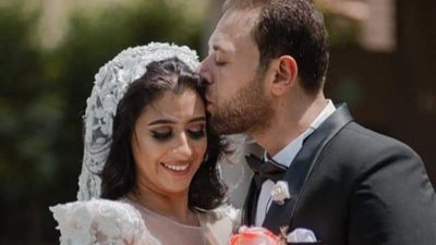 بصور من حفل زفافهما.. محمد علي رزق يحتفل بعيد ميلاد زوجته: حبيبة قلبي