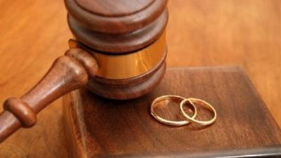 زوجة لـ«محكمة الأسرة» :  زوجى يبتزنى ماديا مقابل رؤية أبنائى