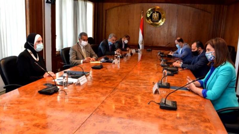اجتماع وزيرة الصناعة
