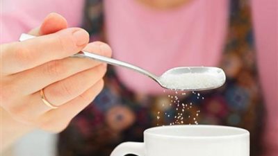 هل كثرة تناول السكر يضعف المناعة؟.. إليك الإجابة