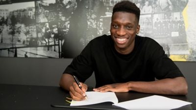 بوروسيا دورتموند يعلن التعاقد مع الفرنسي الشاب كامارا