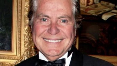 بحضور نجوم المجتمع حسين فهمي يقيم حفل كبير في منزله.. إليك التفاصيل