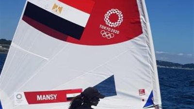 خلود منسي وعلي نبيل لاعبا منتخب الشراع يتدربان في المياة اليابانية استعدادا للأوليمبياد