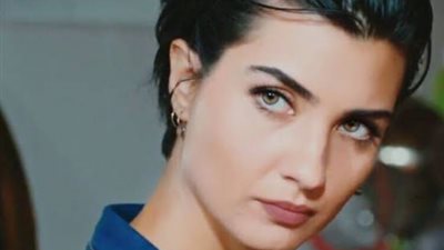 توبا بويوكستون تتحدى فيروس كورونا بظهورها بالبكيني