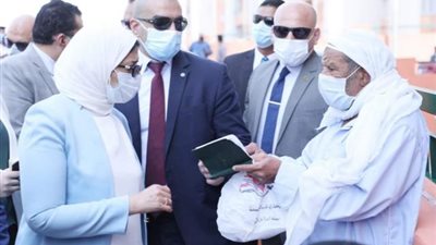 وزيرة الصحة تحاور أهالي الأسمرات بشأن مبادرة ”الأمراض المزمنة”