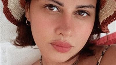 ياسمين رئيس تجذب الأنظار بإطلالة صيفية