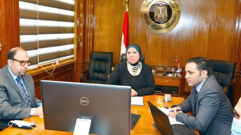 وزيرة التجارة والصناعة