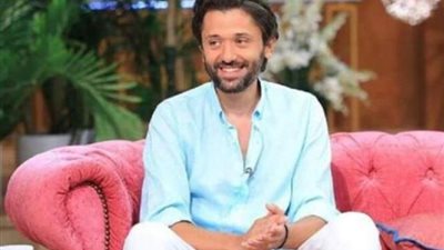 كريم محمود عبد العزيز يكشف موقف غريب مع والده الراحل