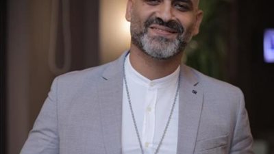 هاني عادل: ”فخور بمشاركتي في كوكو شانيل أمام العظيمة شريهان”
