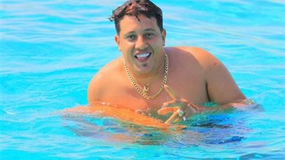 حمو بيكا يغازل زوجته بكلمات رومانسية بمناسبة عيد زواجه