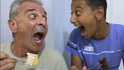 شاهد..محمود حميدة يحتفل بعيد ميلاد نجل شقيقه وسط أجواء طريفة