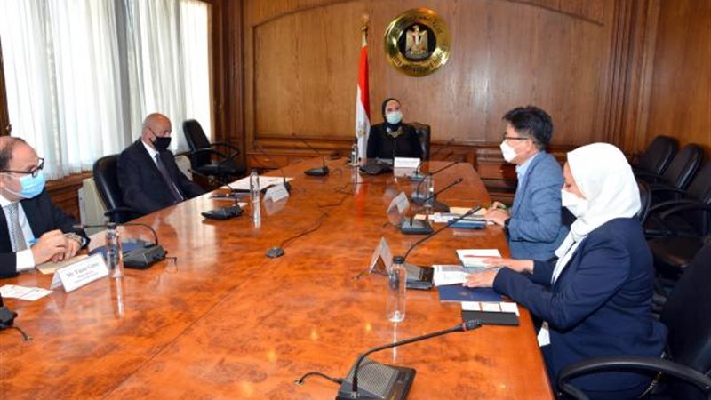 وزيرة التجارة والصناعة