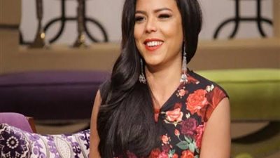 عزة الهبلة جابت مايوه.. تعليق ناهد السباعي على صورها يثير الجدل