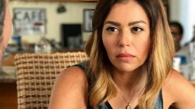 لقاء الخميسي توجه رسالة لـ ”المتنمرين”: ابعدوا بطاقتكم السلبية