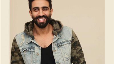 مصطفي جاد يخوض تجربة الغناء لأول مرة.. إليك التفاصيل