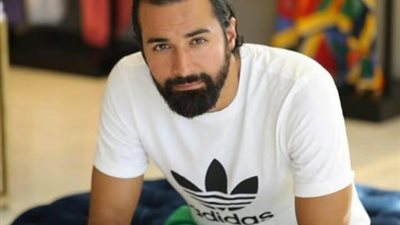 أحمد حاتم ضيف شرف ”حظر تجول” أمام إلهام شاهين