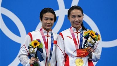 الصين تتوج بذهبية الغطس المتزامن من السلم المتحرك في أولمبياد طوكيو