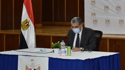 وزير الكهرباء يتابع موقف مشروعات الطاقات المتجددة