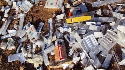 «عالم مليء بالمخاطر».. كيف نتخلص من النفايات الطبية الخاصة بـ«كورونا»؟