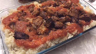 «زي المطاعم».. أسهل طريقة لعمل فتة لحمة ضاني في المنزل