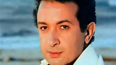 نور الشريف.. اكتشف وفاة والده بعد 6 سنوات.. رفض الزواج قبل سن الـ26 عام بسبب خوفه من الموت.. له قصة مؤثرة مع عمه الذى تولى تربيته