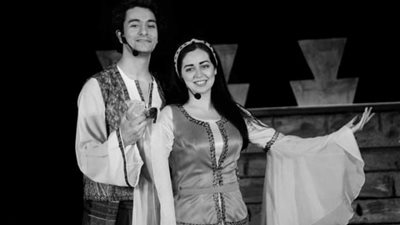 5 سنوات حب وسعادة.. محمد محسن وهبة مجدي يحتفلان بعيد زواجهما: مع بعض على الحلوة والمرة