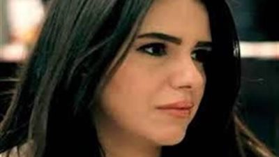 دنيا عبد العزيز تستعد للعرض المسرحي ”زقاق المدق”