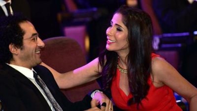 بالسكين.. منى زكي تهدد أحمد حلمي بالقتل (فيديو)