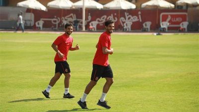 ثنائي الأهلي يواصلان تنفيذ برنامجهما التأهيلي