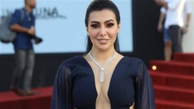ميريهان حسين تقف على المسرح لأول مرة بصحبة أشرف عبدالباقي