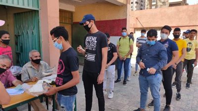 لتخفيف التوتر.. تزيين لجان الثانوية العامة في الجيزة بالبالونات