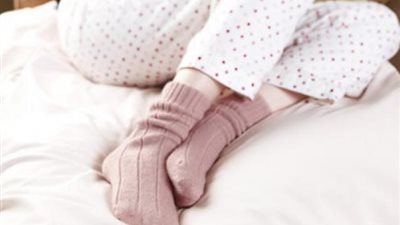 فوائد سحرية تجهلينها عند النوم بالجوارب