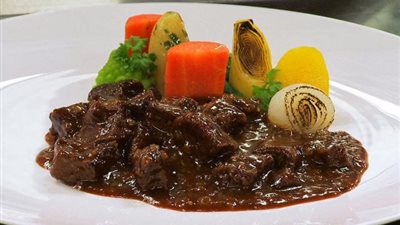 «زي المحلات».. كيفية تحضير كباب الحلة على الفحم في المنزل