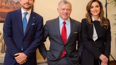 بمناسبة عيد ميلاده.. كل ما تريد معرفته عن أناقة الأمير حسين