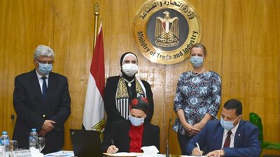 وزيرا التجارة والصناعة والتعليم العالى يشهدان توقيع بروتوكول تعاون لإنشاء مشروع تطبيقي لتدوير المخلفات الصناعية