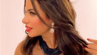 بالصور.. نسرين أمين تشعل ”تويتر” بإطلالة جذابة