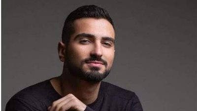 محمد الشرنوبى يروج لمسرحيته ”ياما فى الجراب يا حاوى” على طريقته الخاصة