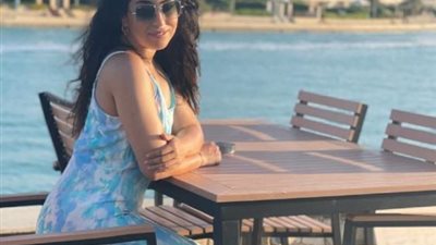 بالصور.. أيتن عامر تتألق بإطلالة صيفية جذابة