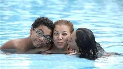 إنتصار تنشر صورة بصحبة أبنائها وتعلق: أغلى ما ليا