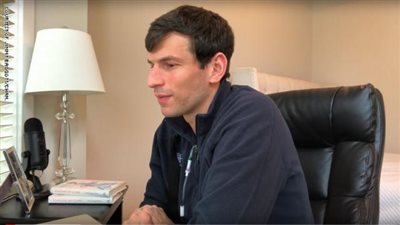 حكاية الأستاذ الجامعى الذى يقضى 14 ساعة فى اليوم  لمراجعة ”أدوية كورونا ”