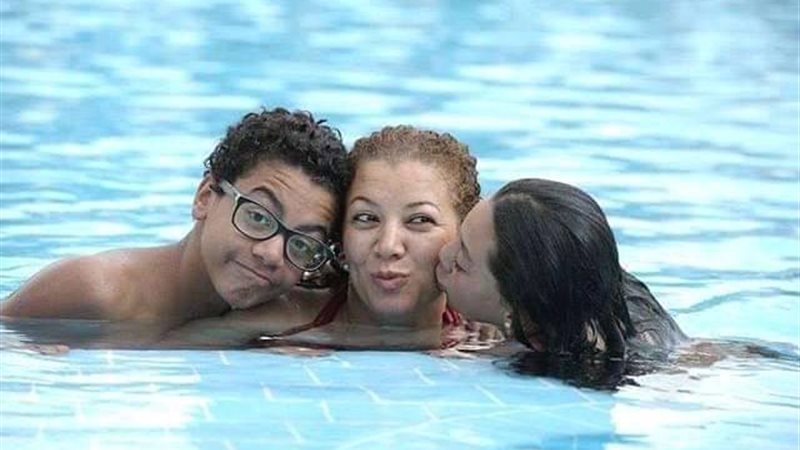 إنتصار بصحبة أبنائها